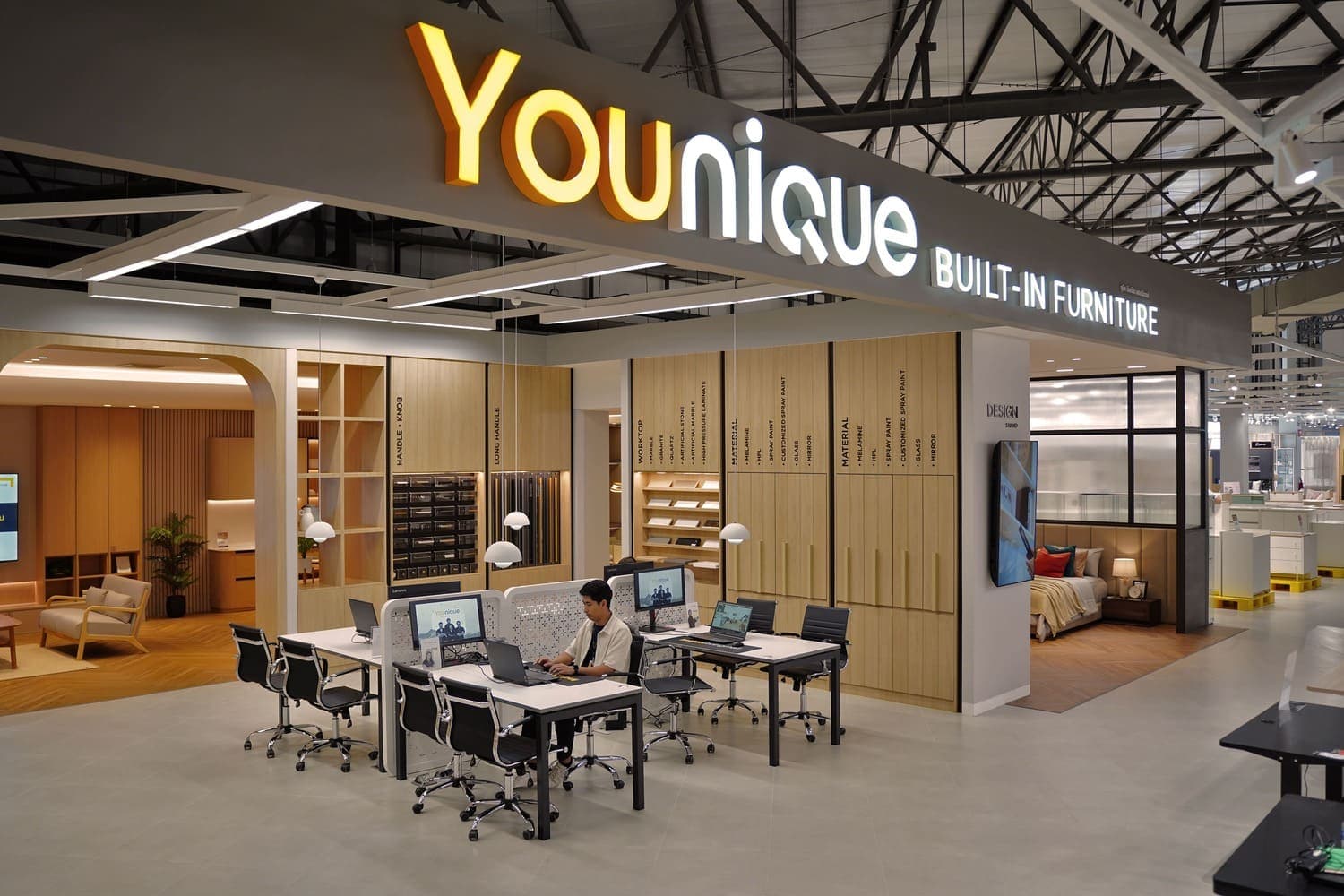 Younique office image